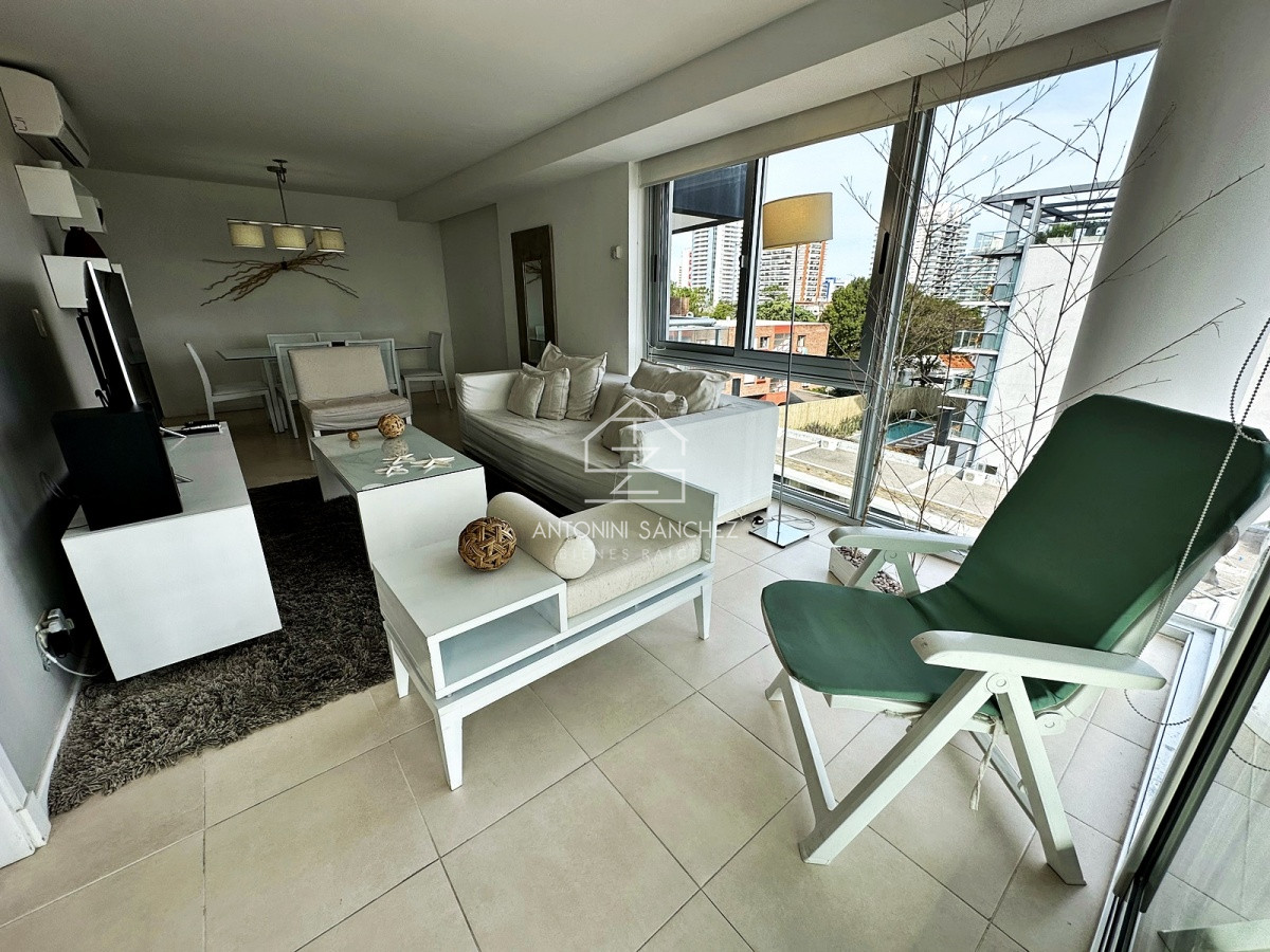 Apartamento ID.845 - Punta de Este, Apartamento de 3 dormitorios a metros del mar y al Hotel Conrad.