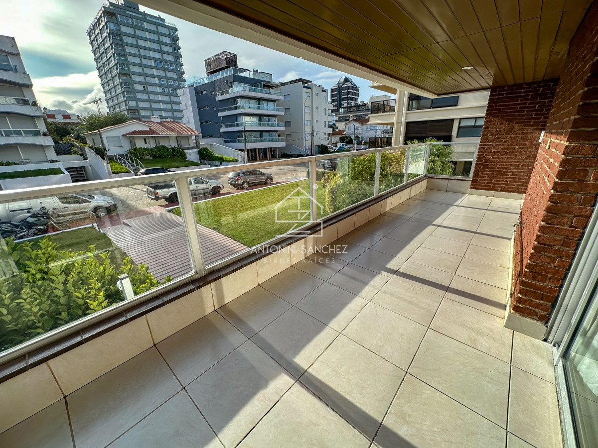 Apartamento ID.802 - Primera linea de peninsula, amplio departamento en venta