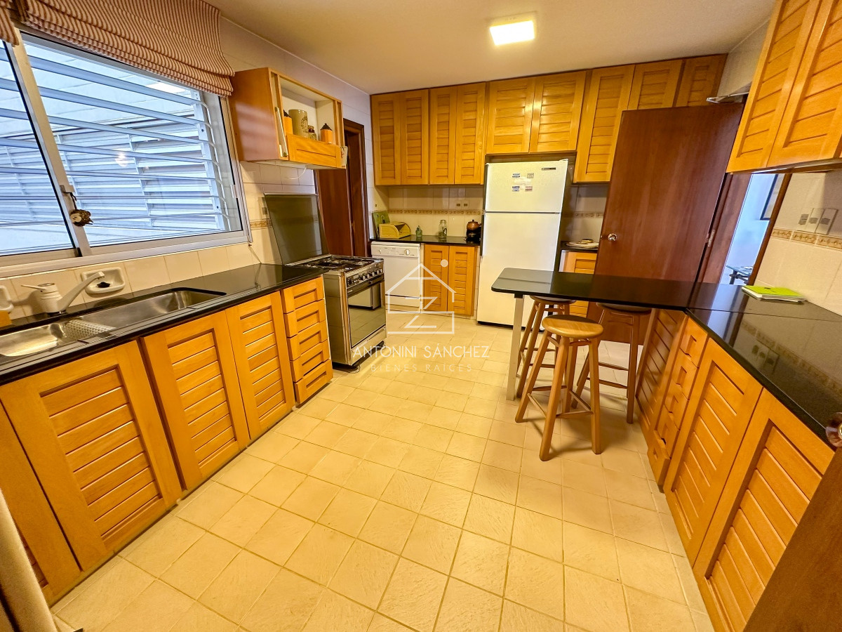Apartamento ID.802 - Primera linea de peninsula, amplio departamento en venta