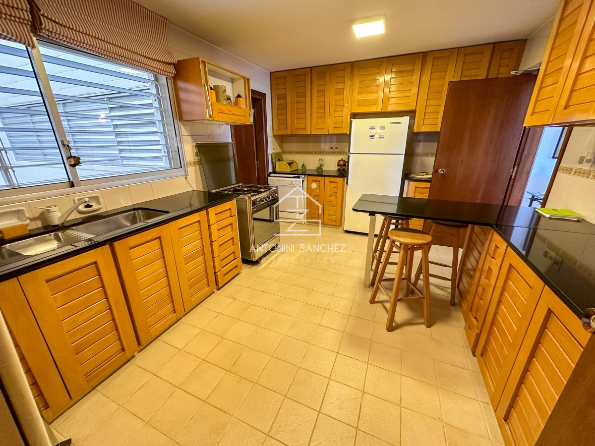 Apartamento ID.802 - Primera linea de peninsula, amplio departamento en venta