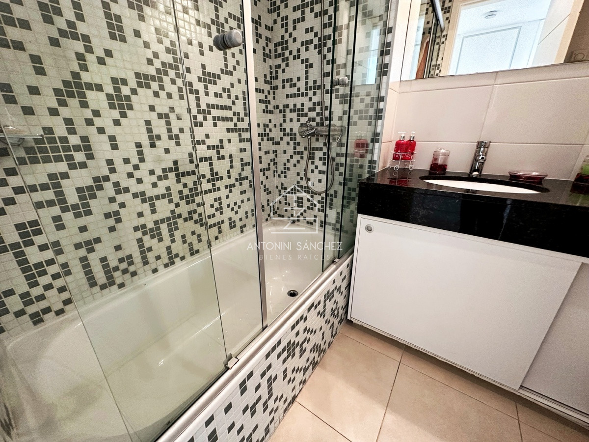 Apartamento ID.845 - Punta de Este, Apartamento de 3 dormitorios a metros del mar y al Hotel Conrad.