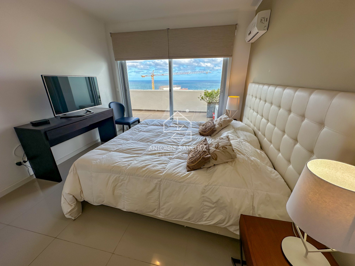 Apartamento ID.2228 - Planta especial en piso alto, parrillero y jacuzzi en balcón