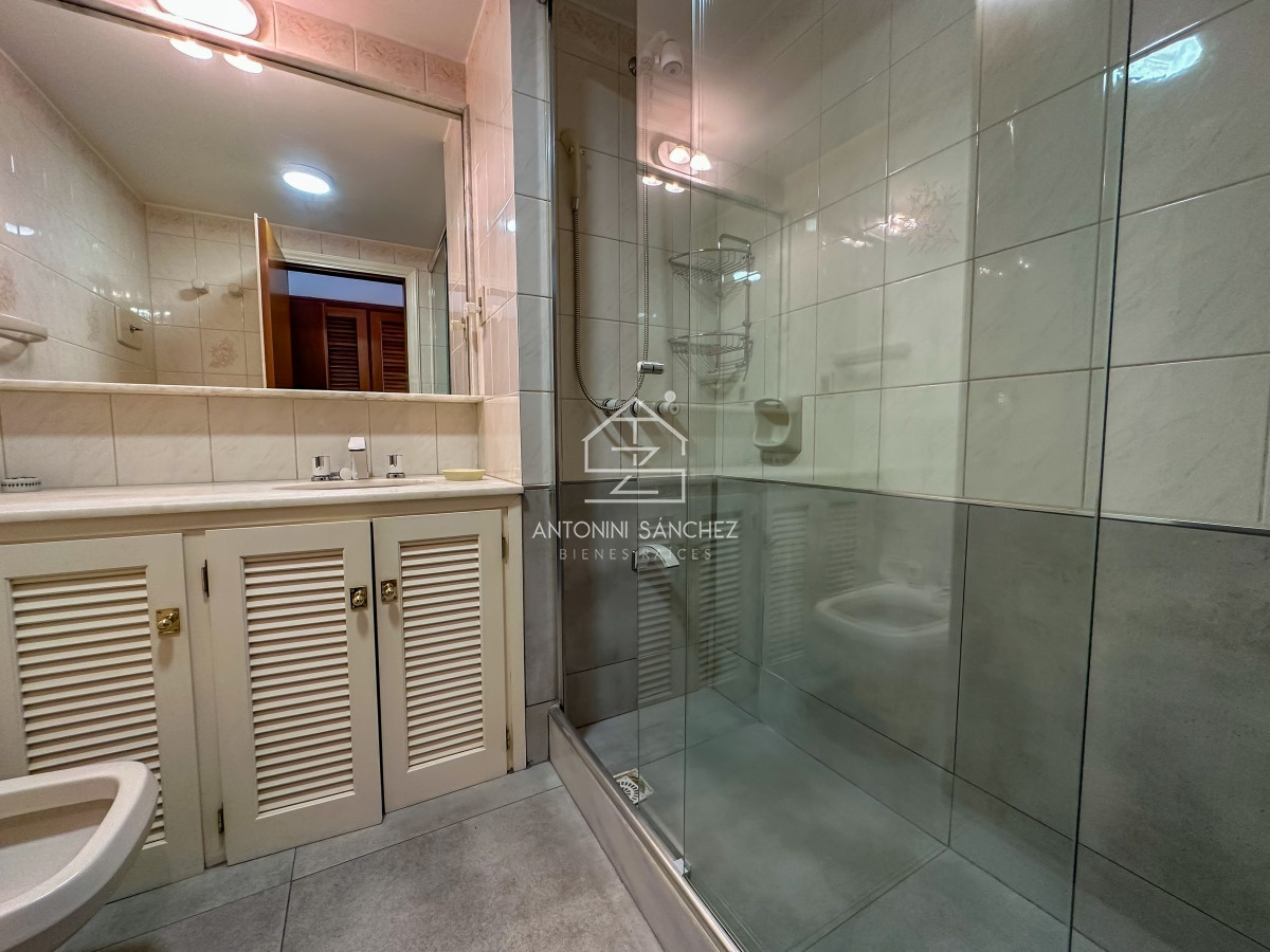 Apartamento ID.802 - Primera linea de peninsula, amplio departamento en venta