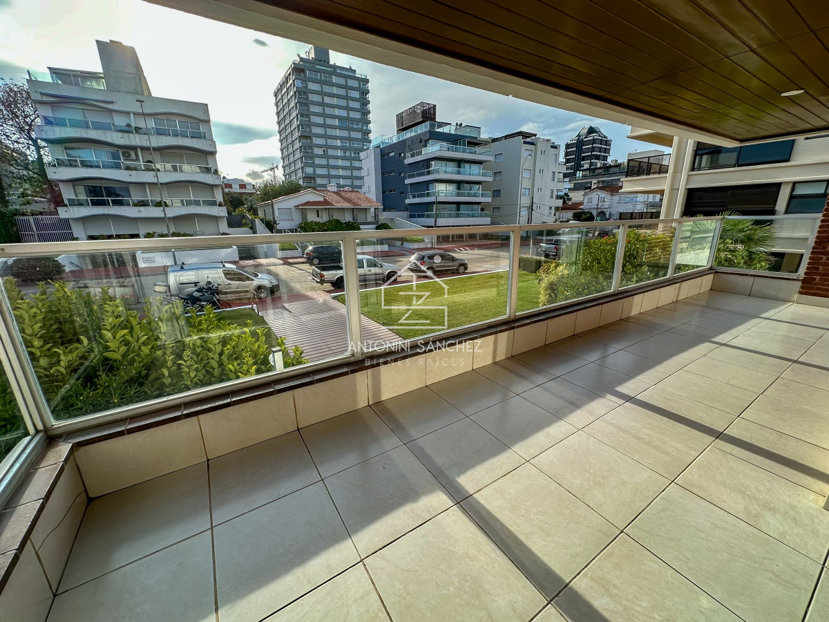 Apartamento ID.802 - Primera linea de peninsula, amplio departamento en venta