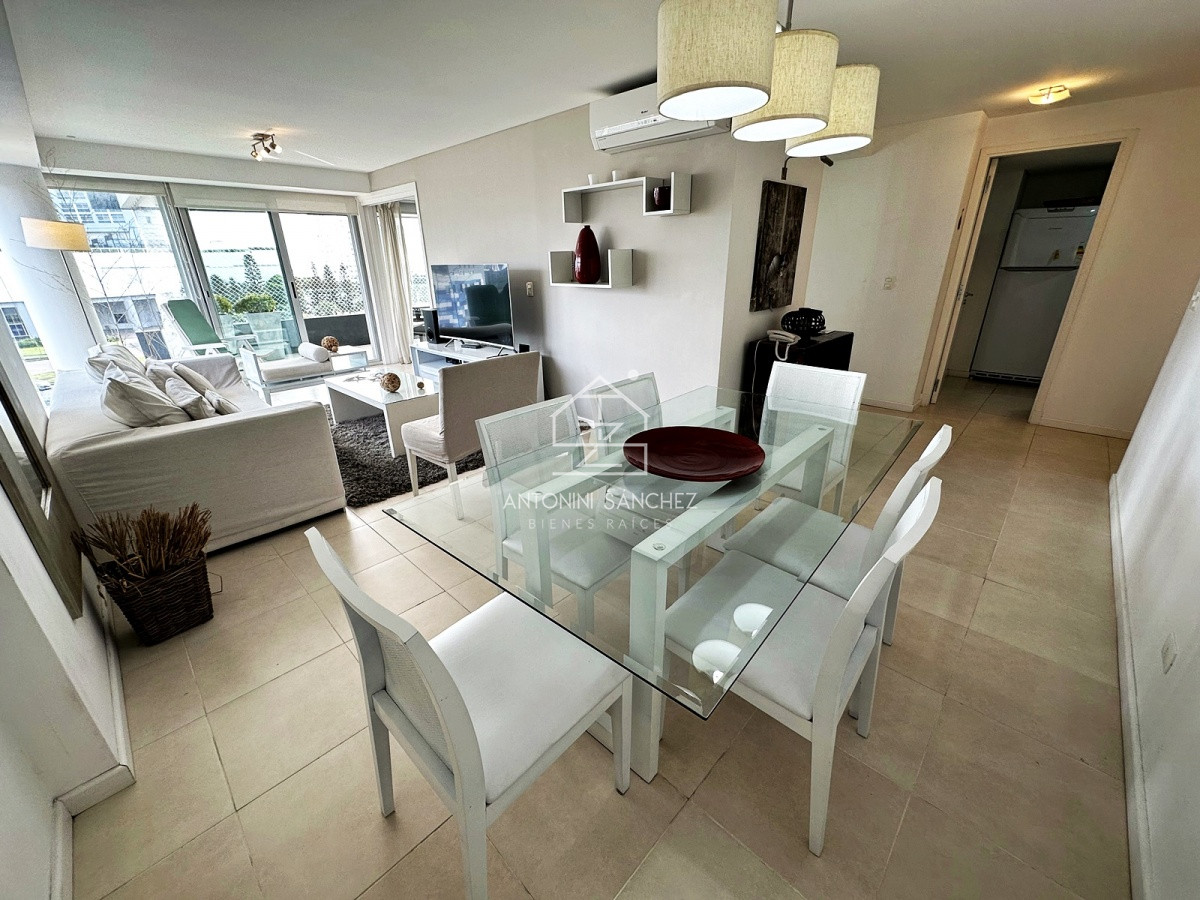 Apartamento ID.845 - Punta de Este, Apartamento de 3 dormitorios a metros del mar y al Hotel Conrad.