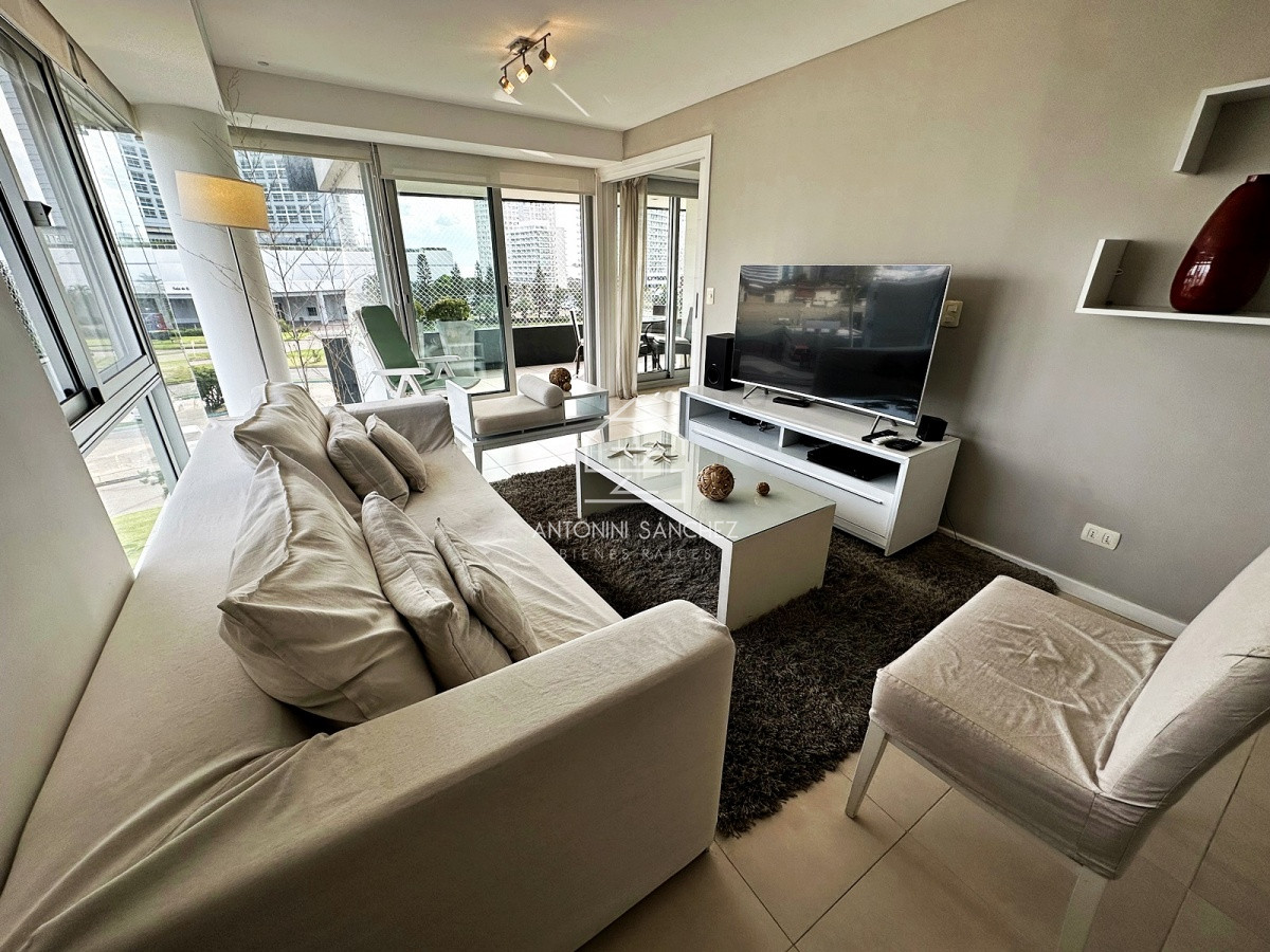 Apartamento ID.845 - Punta de Este, Apartamento de 3 dormitorios a metros del mar y al Hotel Conrad.
