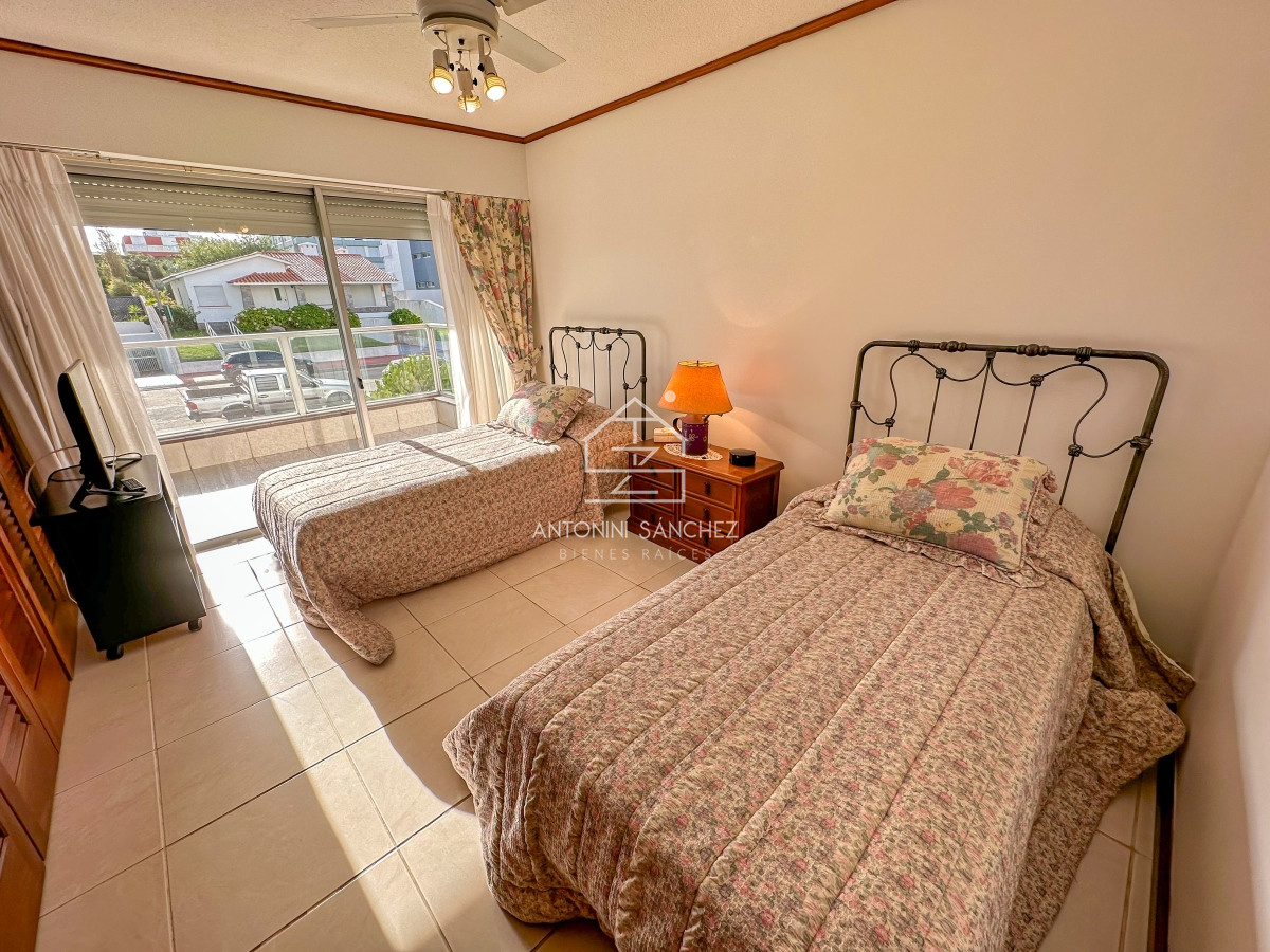 Apartamento ID.802 - Primera linea de peninsula, amplio departamento en venta
