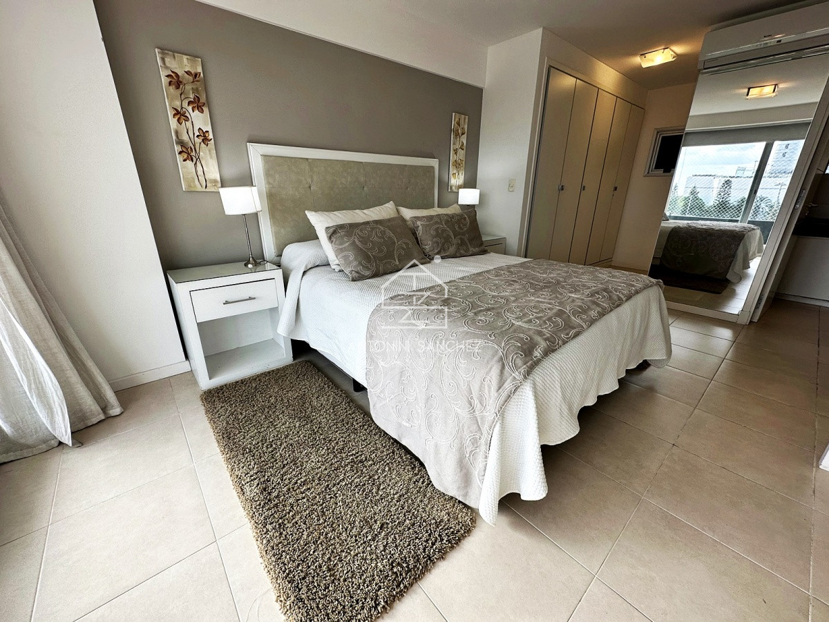 Apartamento ID.845 - Punta de Este, Apartamento de 3 dormitorios a metros del mar y al Hotel Conrad.