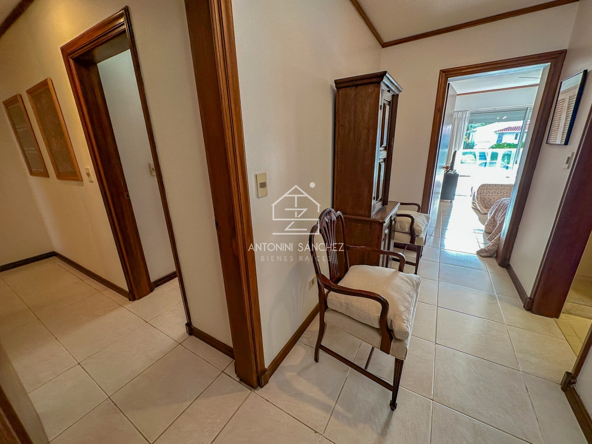 Apartamento ID.802 - Primera linea de peninsula, amplio departamento en venta