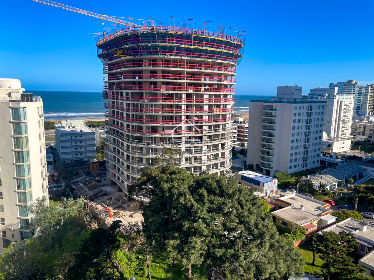 Apartamento ID.4219 - Piso alto en torre premium en Playa Brava