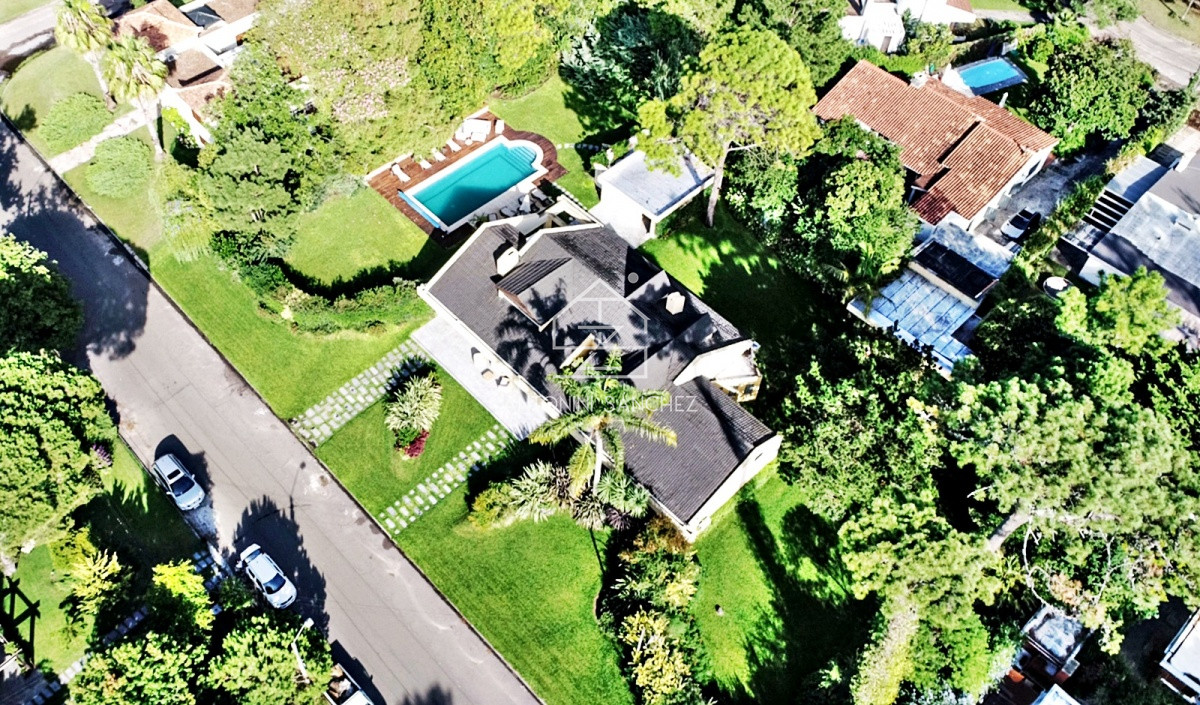Casa ID.801 - Venta Casa 6 Dormitorios Punta del Este, Mansa