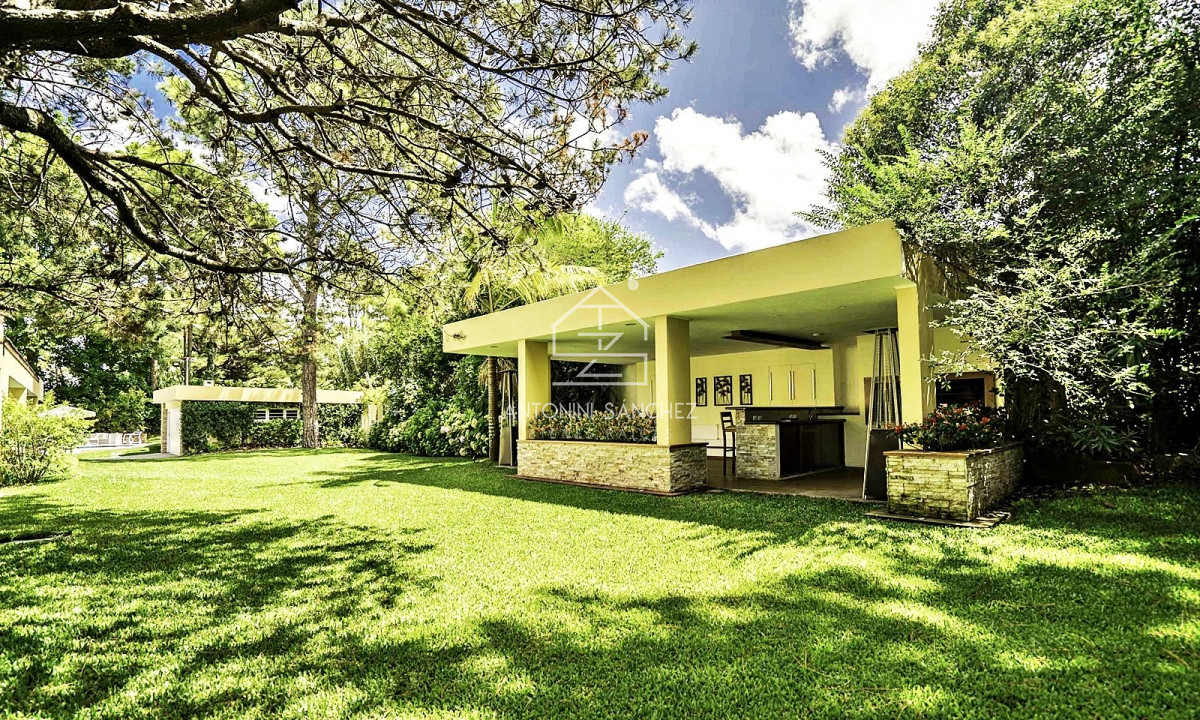 Casa ID.801 - Venta Casa 6 Dormitorios Punta del Este, Mansa