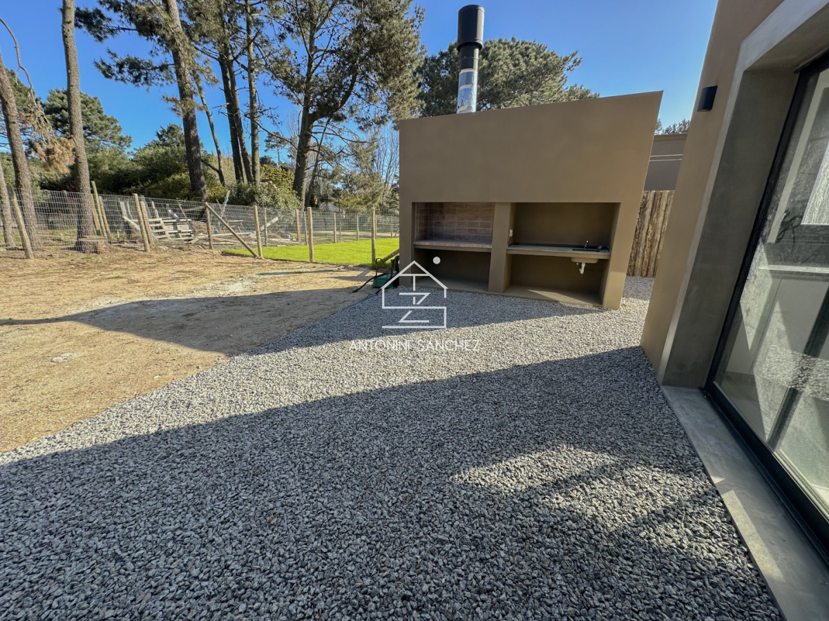 Casa ID.3988 - Casa a estrenar en Parque Burnett U$S 325.000
