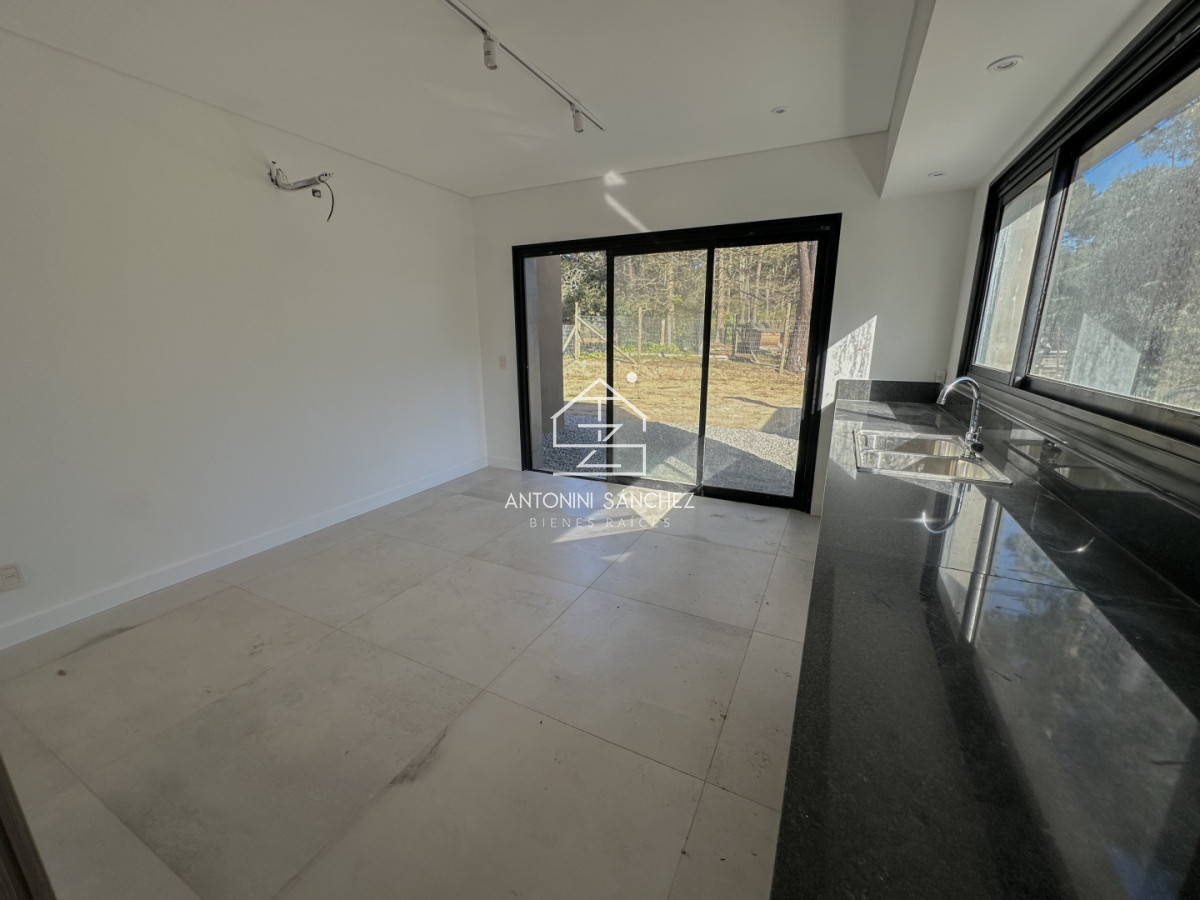 Casa ID.3988 - Casa a estrenar en Parque Burnett U$S 325.000