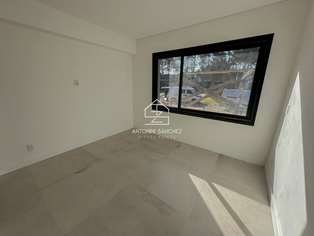 Casa ID.3988 - Casa a estrenar en Parque Burnett U$S 325.000