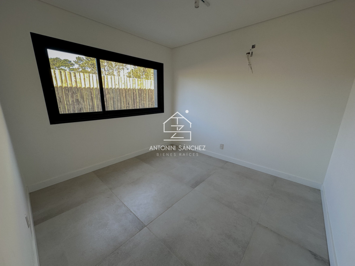 Casa ID.3988 - Casa a estrenar en Parque Burnett U$S 325.000