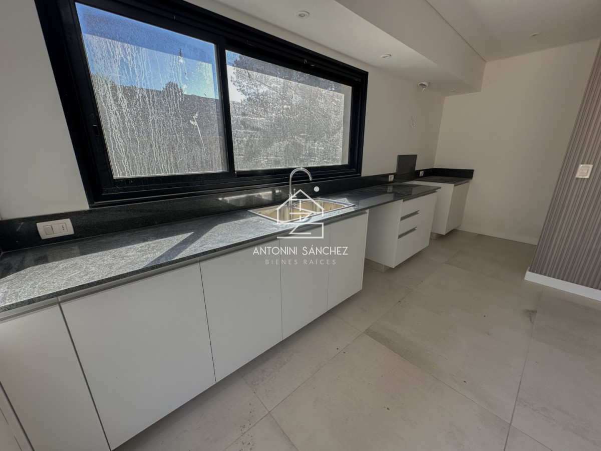 Casa ID.3988 - Casa a estrenar en Parque Burnett U$S 325.000