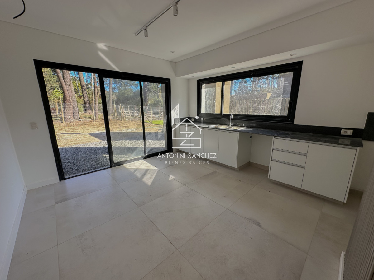 Casa ID.3988 - Casa a estrenar en Parque Burnett U$S 325.000
