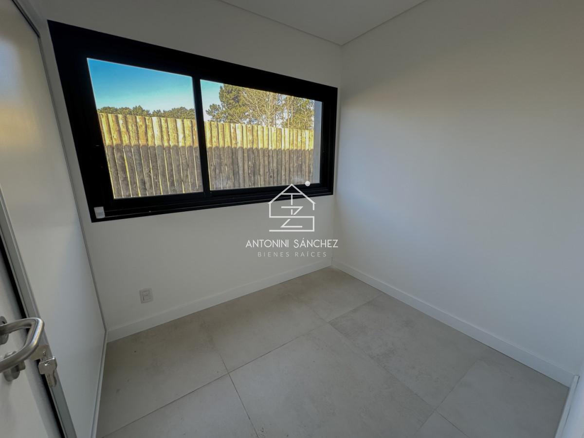 Casa ID.3988 - Casa a estrenar en Parque Burnett U$S 325.000