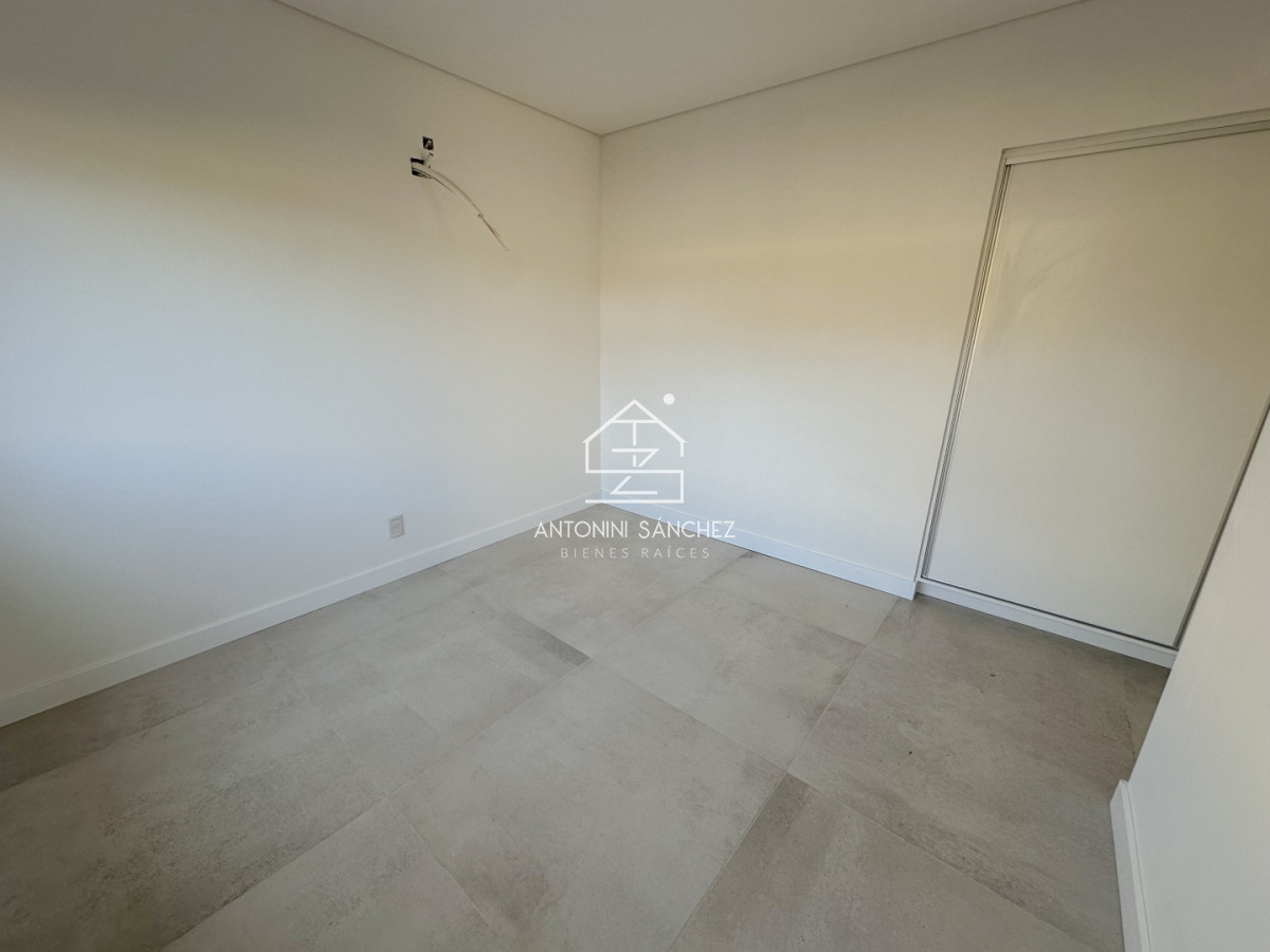 Casa ID.3988 - Casa a estrenar en Parque Burnett U$S 325.000