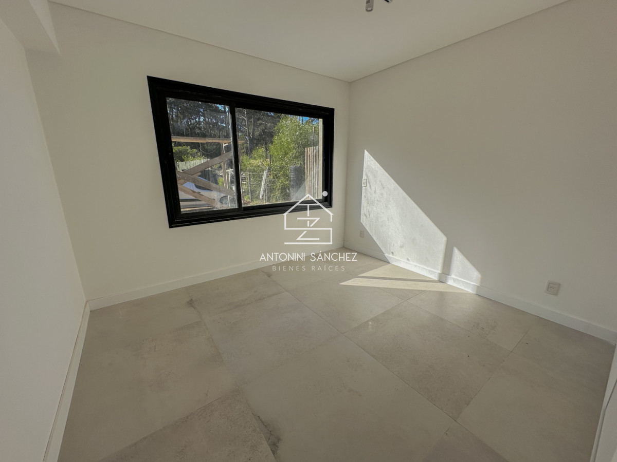 Casa ID.3988 - Casa a estrenar en Parque Burnett U$S 325.000