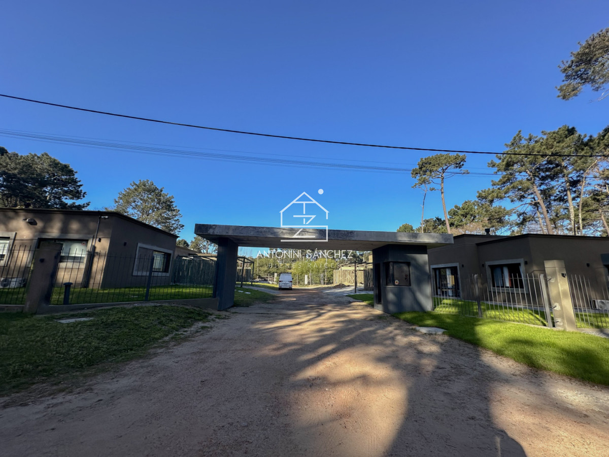 Casa ID.3988 - Casa a estrenar en Parque Burnett U$S 325.000