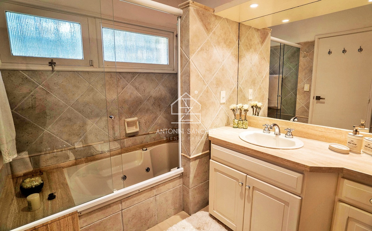 Casa ID.801 - Venta Casa 6 Dormitorios Punta del Este, Mansa