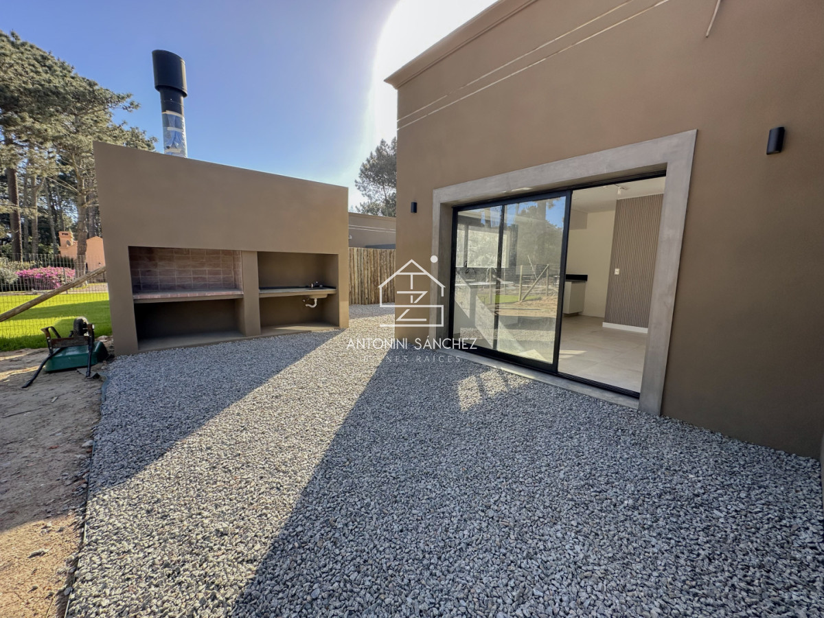 Casa ID.3988 - Casa a estrenar en Parque Burnett U$S 325.000