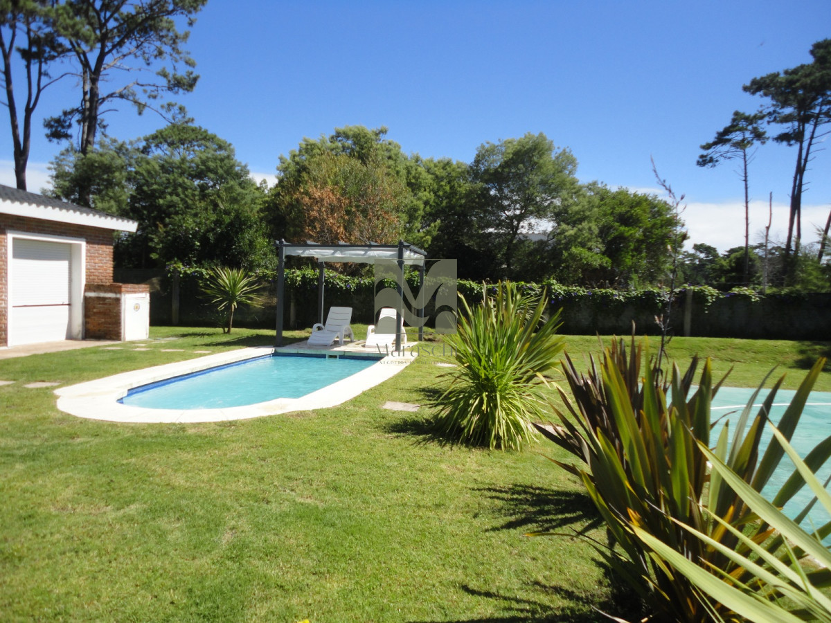 Casa ID.1019 - Hermosa casa en barrio Residencial de Punta del Este a pasos de todo!