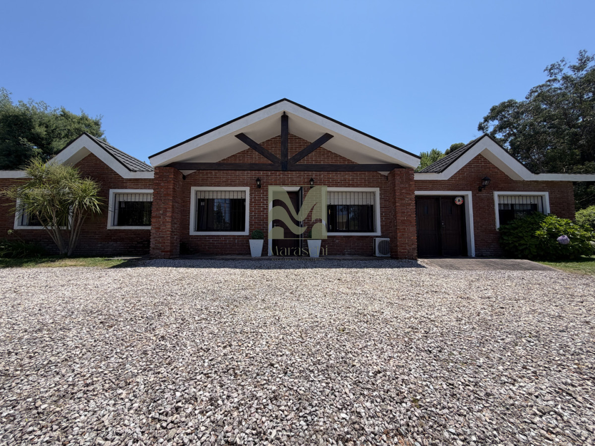 Casa ID.1019 - Hermosa casa en barrio Residencial de Punta del Este a pasos de todo!