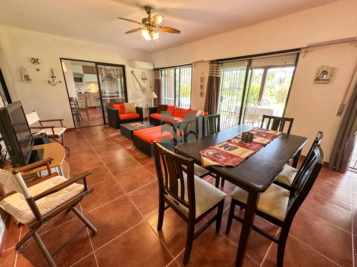 Casa ID.1019 - Hermosa casa en barrio Residencial de Punta del Este a pasos de todo!