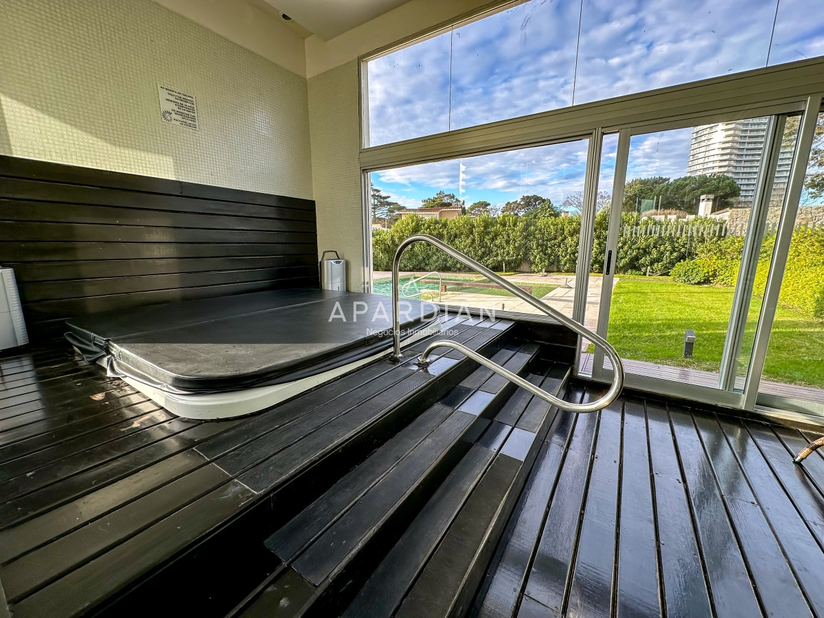 Apartamento ID.21098862 - Gala Tower. Pda 4, exclusivo departamento a solo pasos del Mar en Playa Mansa.