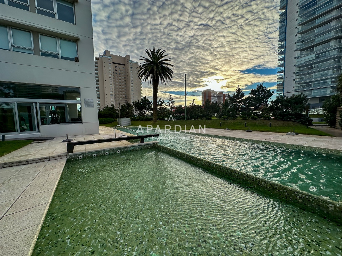 Apartamento ID.21098862 - Gala Tower. Pda 4, exclusivo departamento a solo pasos del Mar en Playa Mansa.