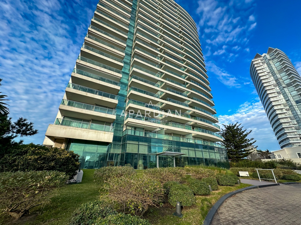 Apartamento ID.21098862 - Gala Tower. Pda 4, exclusivo departamento a solo pasos del Mar en Playa Mansa.