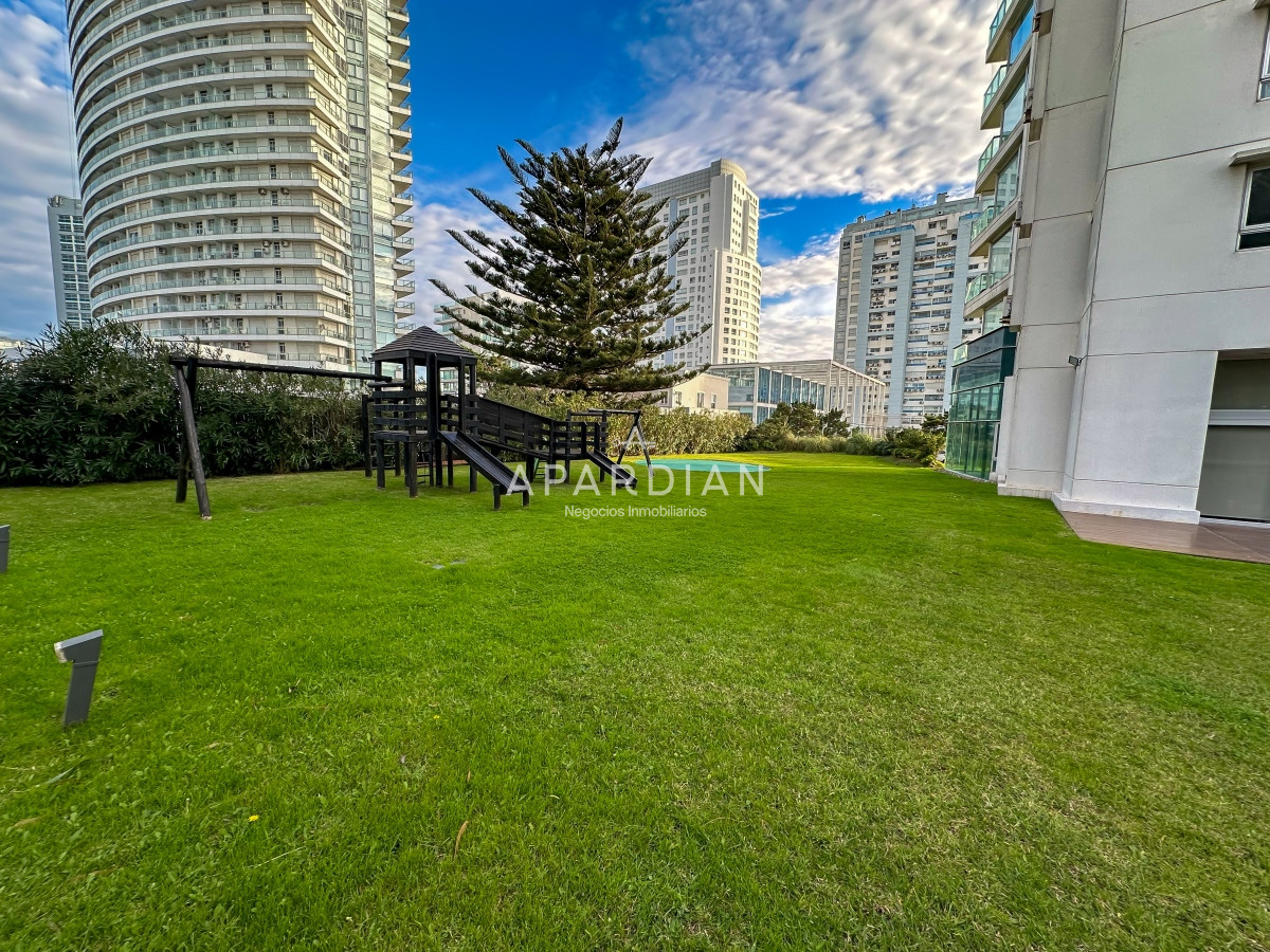 Apartamento ID.21098862 - Gala Tower. Pda 4, exclusivo departamento a solo pasos del Mar en Playa Mansa.