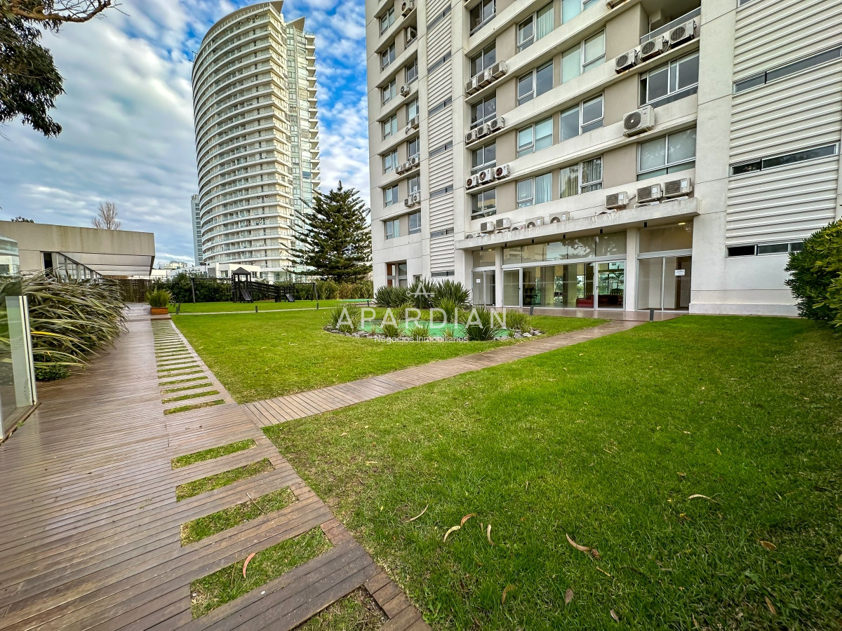 Apartamento ID.21098862 - Gala Tower. Pda 4, exclusivo departamento a solo pasos del Mar en Playa Mansa.