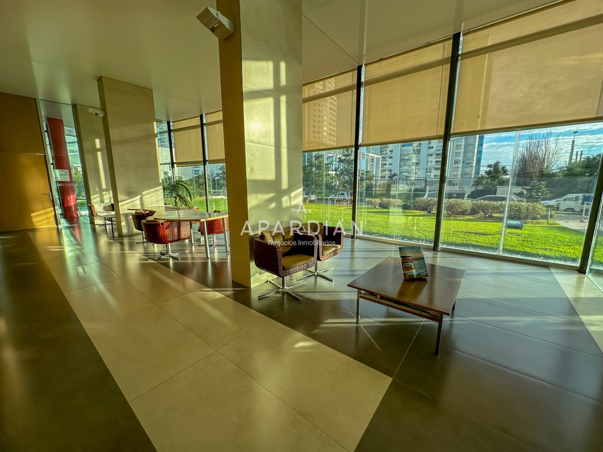 Apartamento ID.21098862 - Gala Tower. Pda 4, exclusivo departamento a solo pasos del Mar en Playa Mansa.