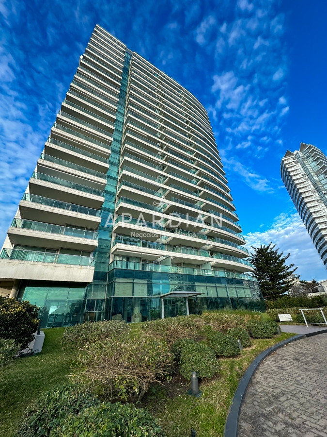 Apartamento ID.21098862 - Gala Tower. Pda 4, exclusivo departamento a solo pasos del Mar en Playa Mansa.