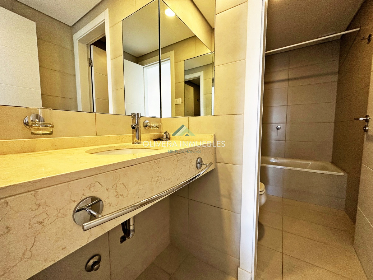 Apartamento ID.10005 - VENTA DE APARTAMENTO DE 2 DORMITORIOS EN BRAVA EN EDIFICIO WIND TOWER PUNTA DEL ESTE 