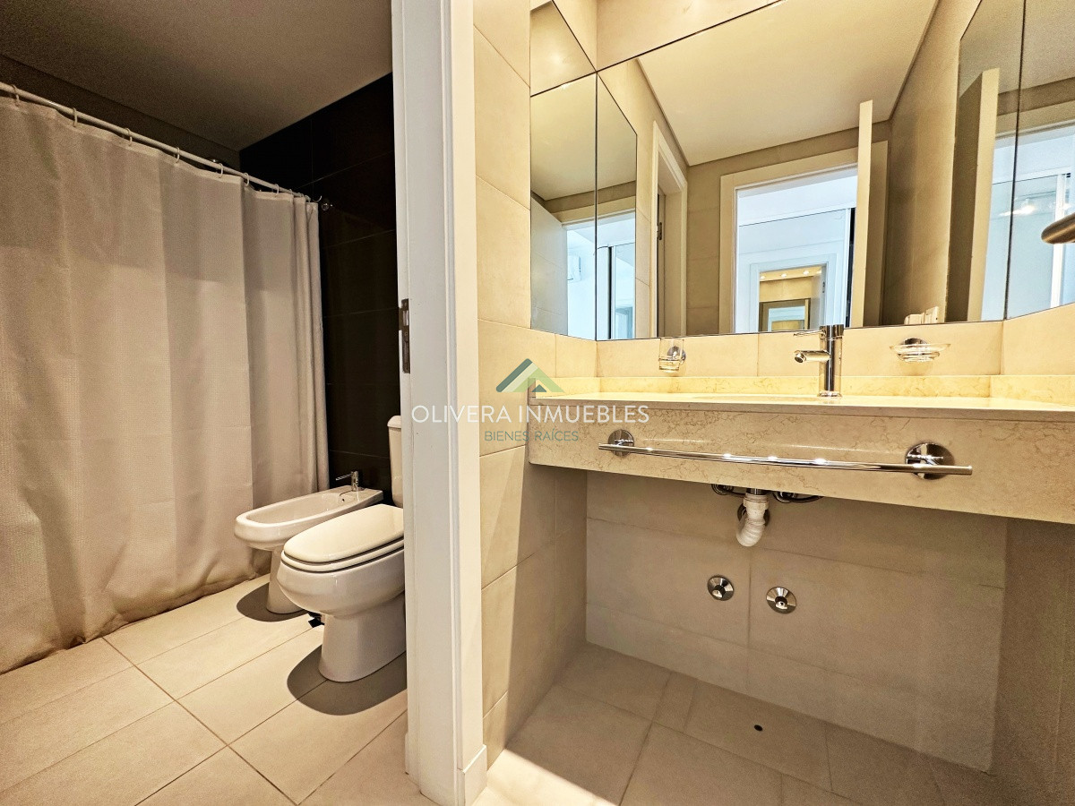 Apartamento ID.10005 - VENTA DE APARTAMENTO DE 2 DORMITORIOS EN BRAVA EN EDIFICIO WIND TOWER PUNTA DEL ESTE 