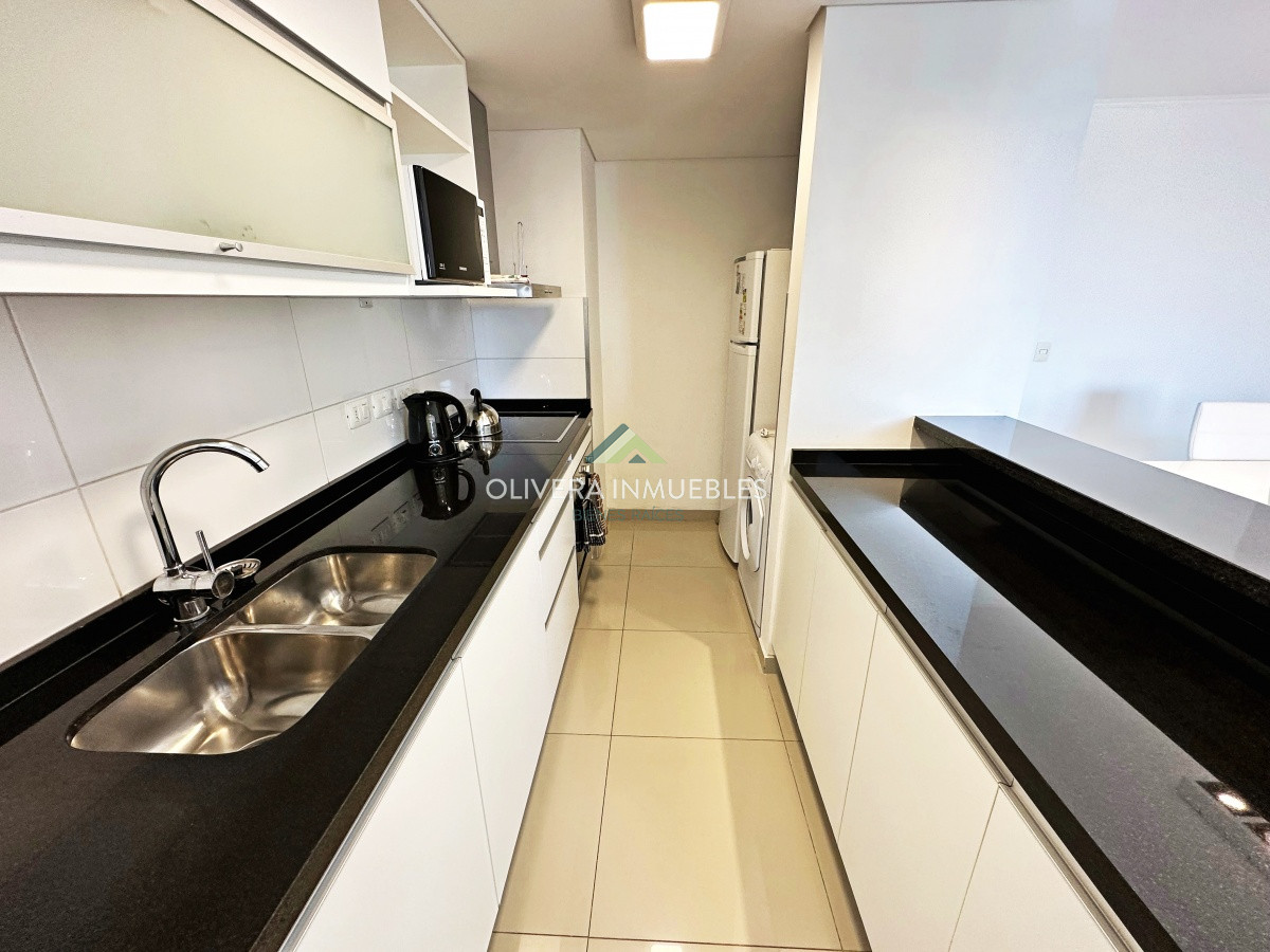 Apartamento ID.10005 - VENTA DE APARTAMENTO DE 2 DORMITORIOS EN BRAVA EN EDIFICIO WIND TOWER PUNTA DEL ESTE 