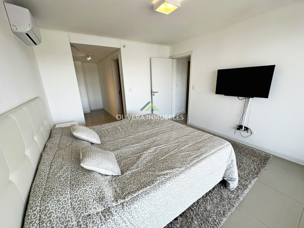 Apartamento ID.10005 - VENTA DE APARTAMENTO DE 2 DORMITORIOS EN BRAVA EN EDIFICIO WIND TOWER PUNTA DEL ESTE 
