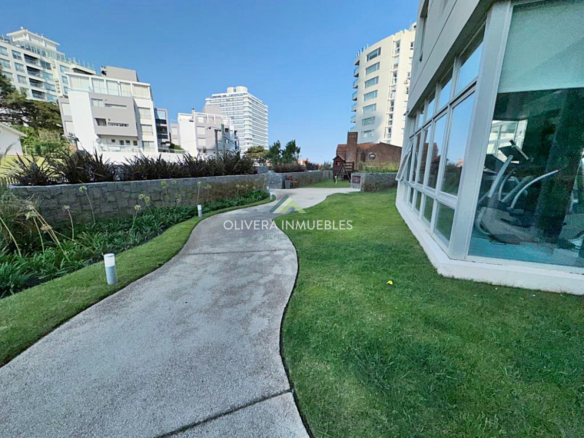 Apartamento ID.10005 - VENTA DE APARTAMENTO DE 2 DORMITORIOS EN BRAVA EN EDIFICIO WIND TOWER PUNTA DEL ESTE 