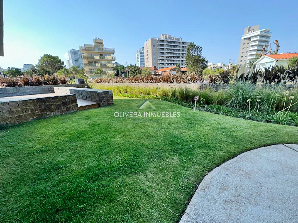 Apartamento ID.10005 - VENTA DE APARTAMENTO DE 2 DORMITORIOS EN BRAVA EN EDIFICIO WIND TOWER PUNTA DEL ESTE 