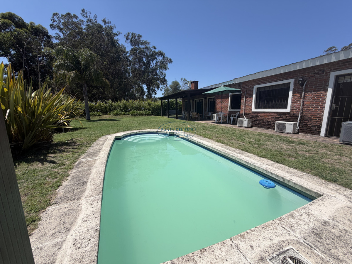 Casa ID.167 - Hermosa casa en barrio Residencial de Punta del Este a pasos de todo!