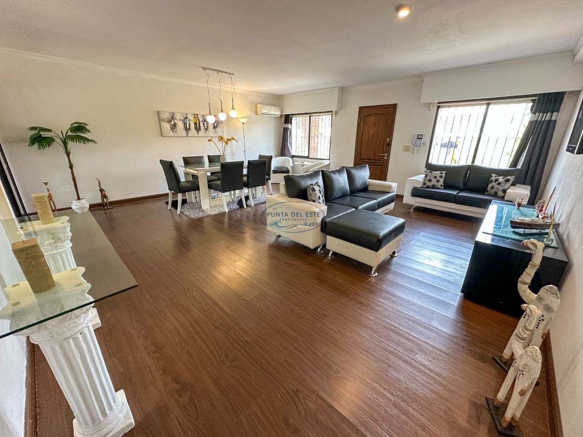 Casa ID.167 - Hermosa casa en barrio Residencial de Punta del Este a pasos de todo!