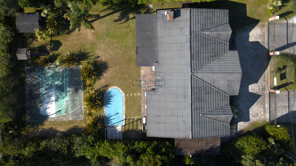 Casa ID.167 - Hermosa casa en barrio Residencial de Punta del Este a pasos de todo!