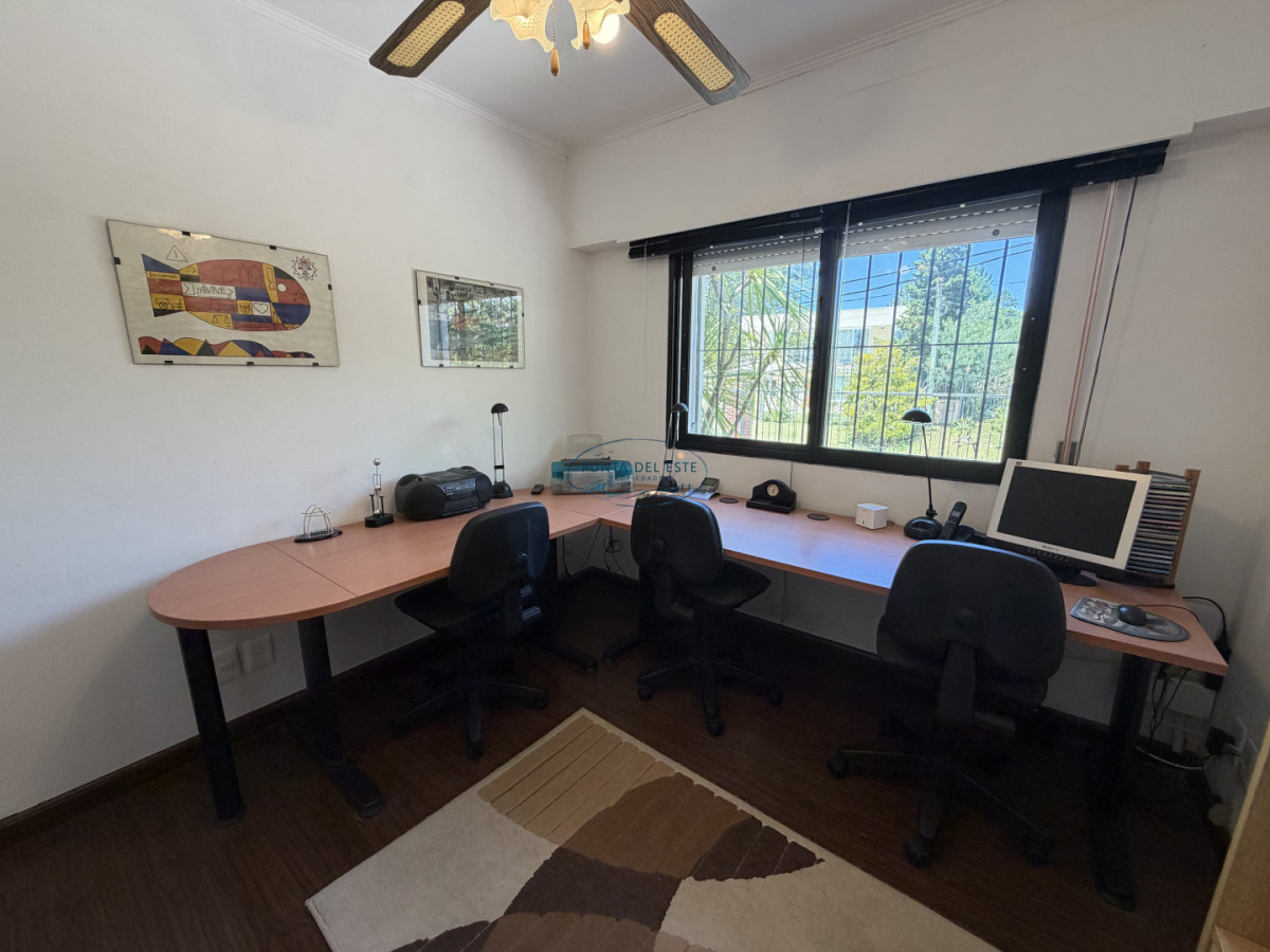 Casa ID.167 - Hermosa casa en barrio Residencial de Punta del Este a pasos de todo!