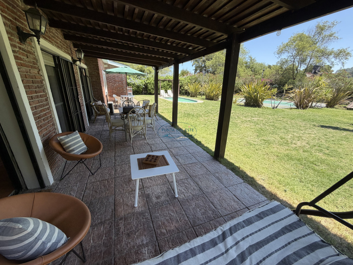 Casa ID.167 - Hermosa casa en barrio Residencial de Punta del Este a pasos de todo!