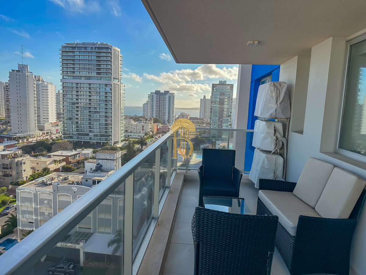 Hermoso piso alto con vistas al mar en parada 3 de Playa Brava -id-587-15
